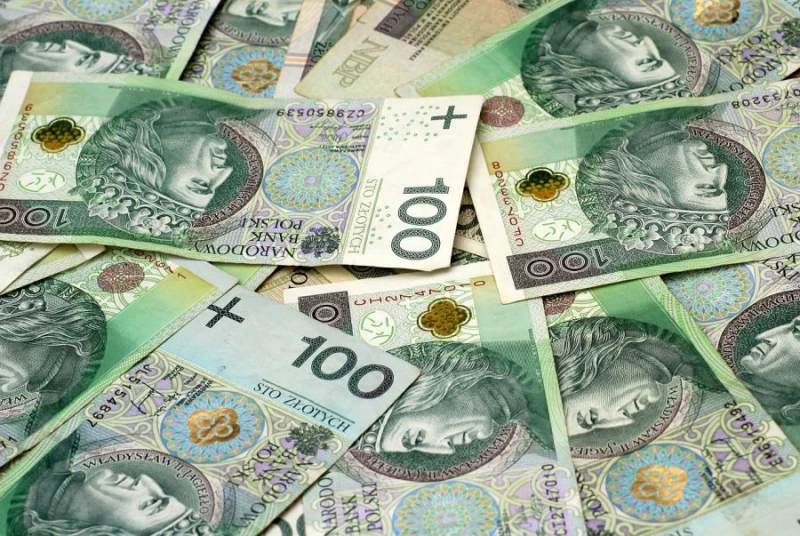 Średnia pensja we wrześniu wyniosła prawie 7380 zł